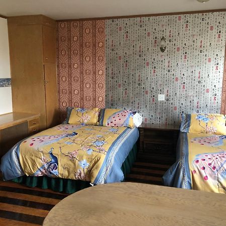 Heritage Place Hotel Gravelbourg Bagian luar foto