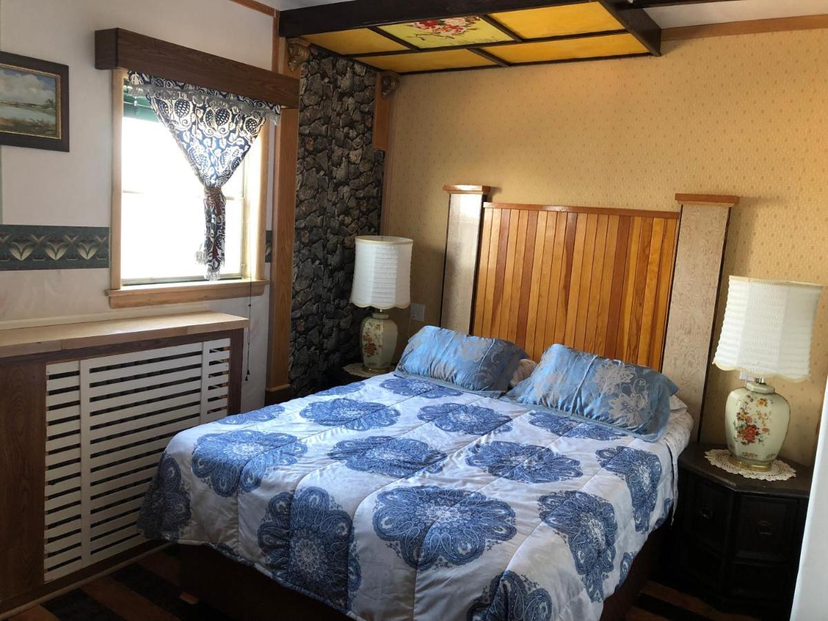 Heritage Place Hotel Gravelbourg Bagian luar foto