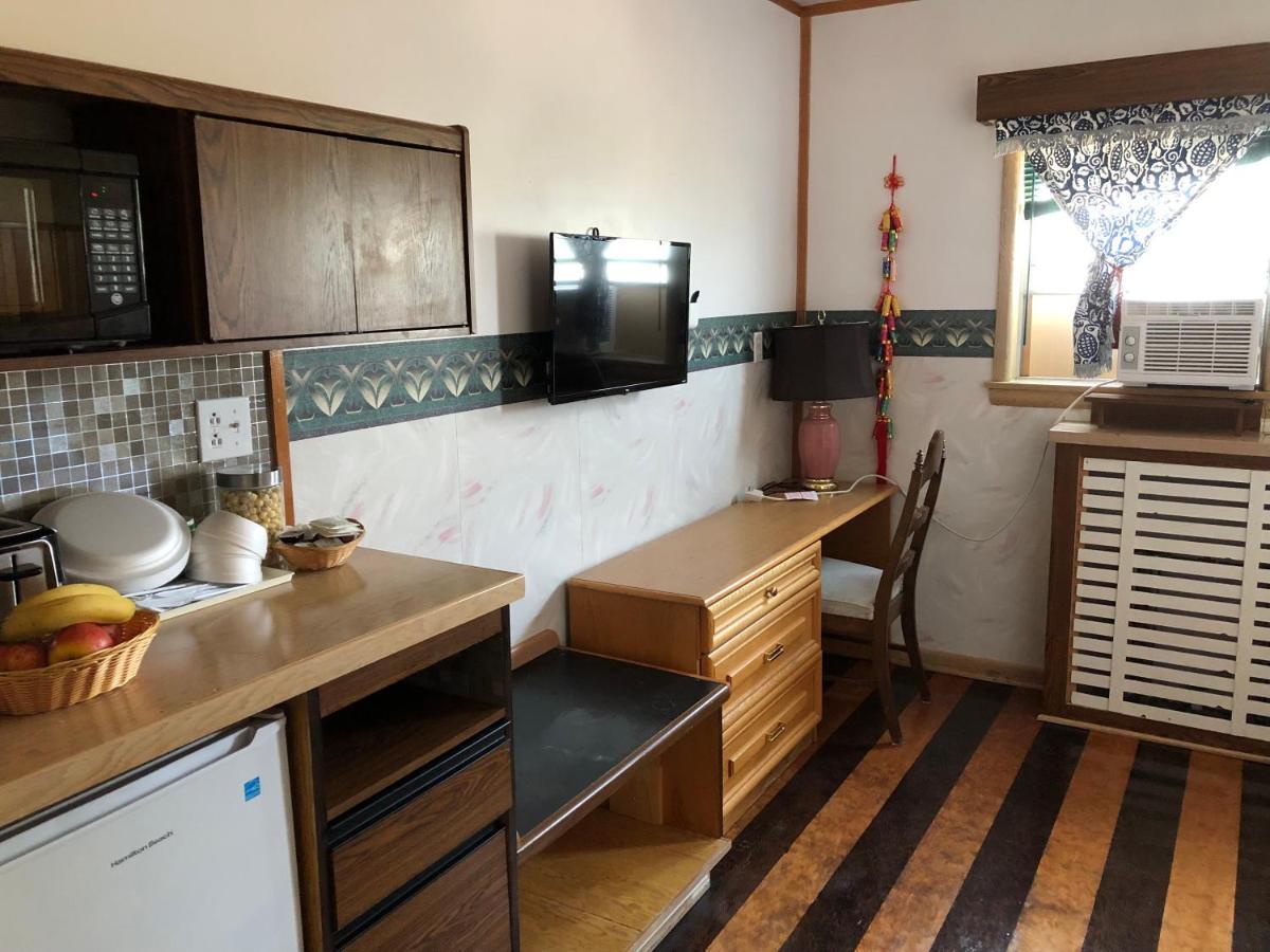 Heritage Place Hotel Gravelbourg Bagian luar foto
