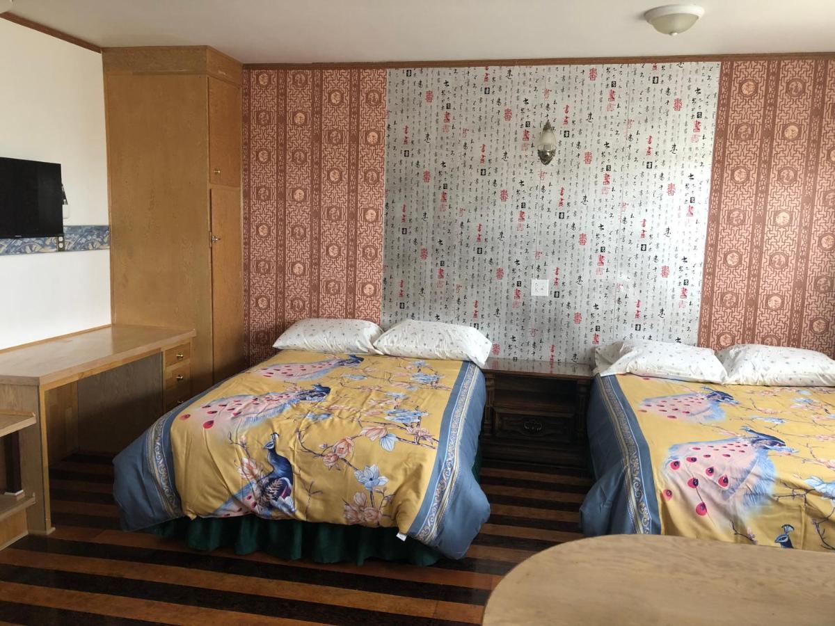 Heritage Place Hotel Gravelbourg Bagian luar foto