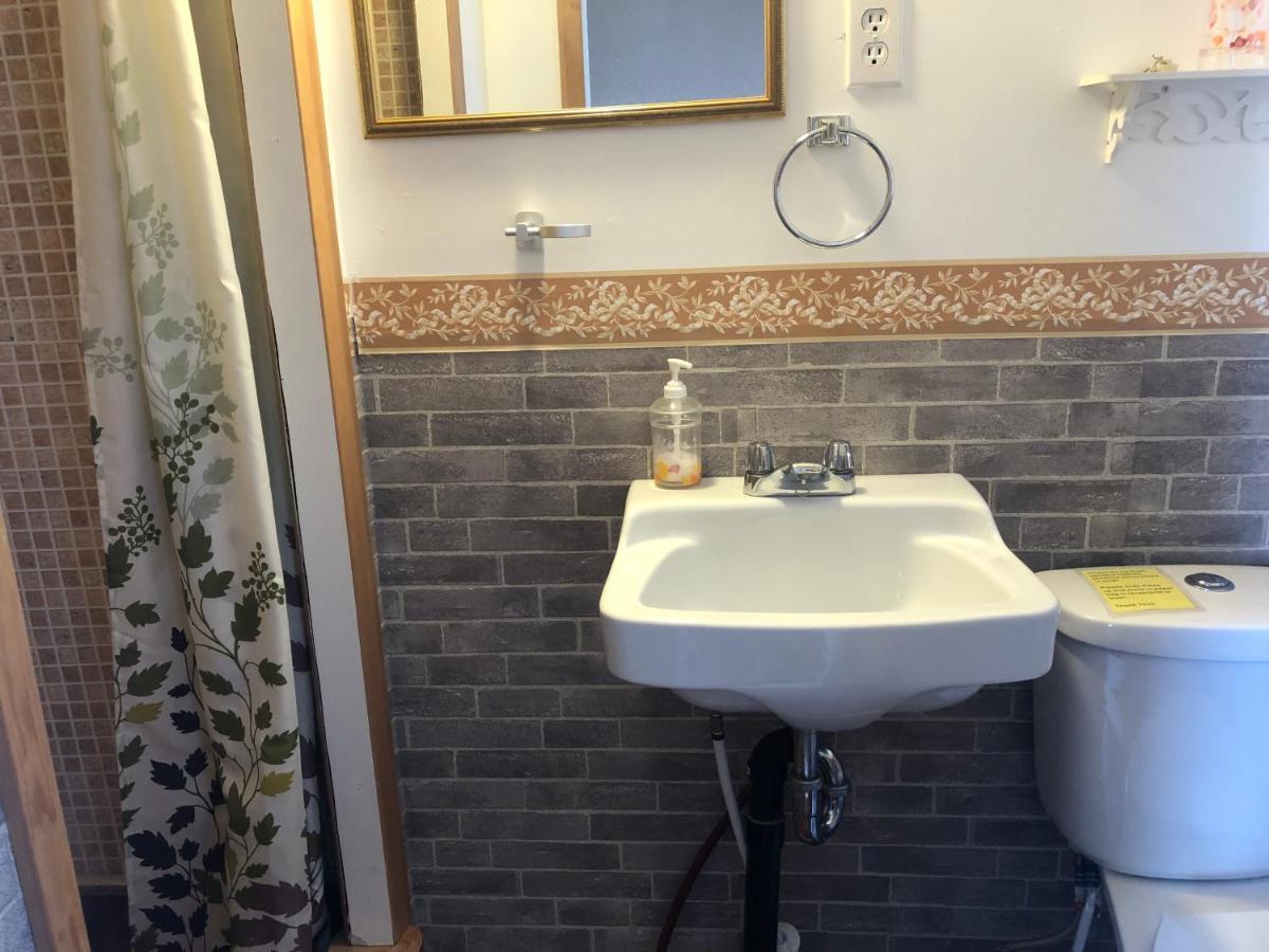 Heritage Place Hotel Gravelbourg Bagian luar foto