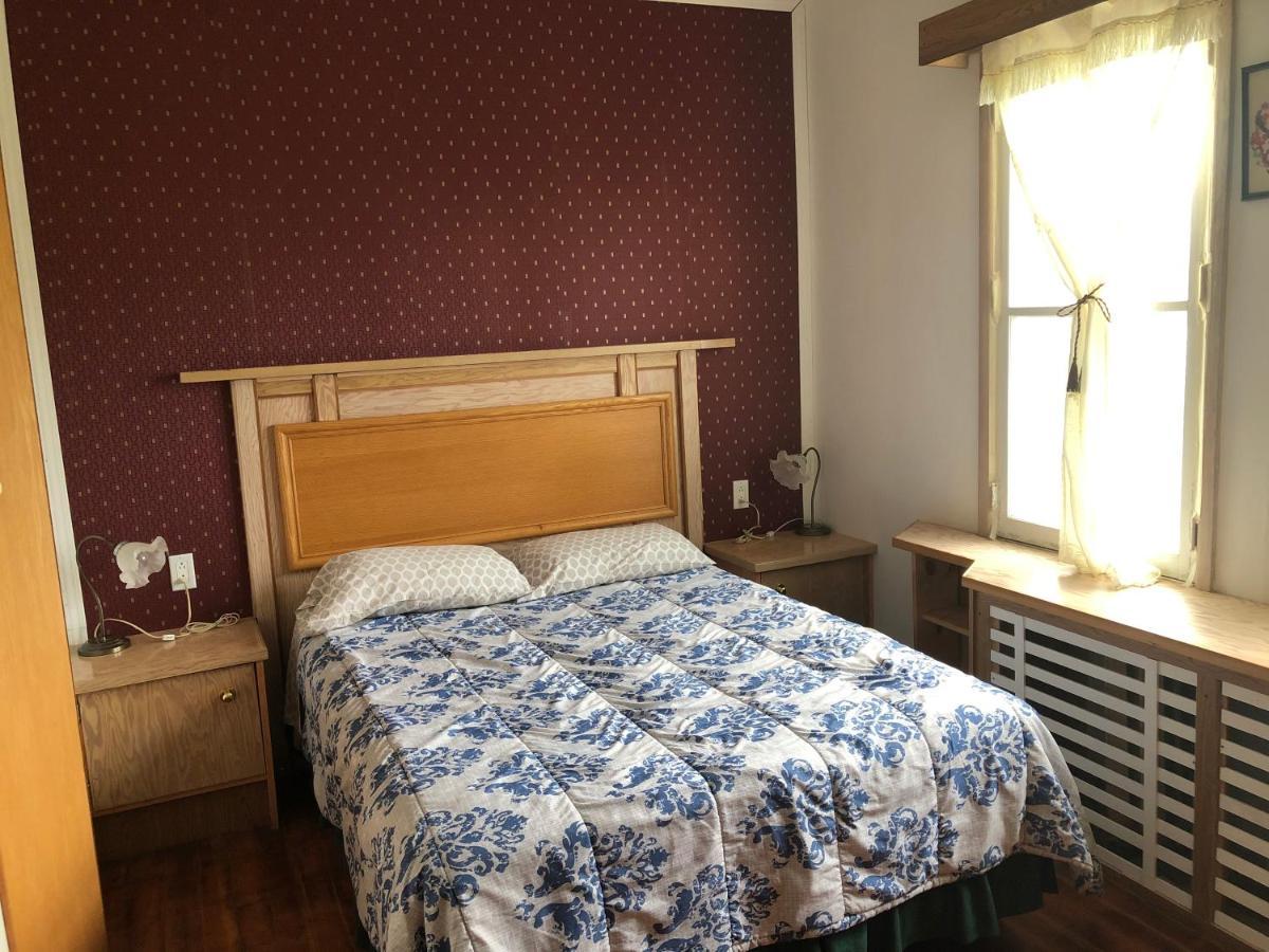 Heritage Place Hotel Gravelbourg Bagian luar foto