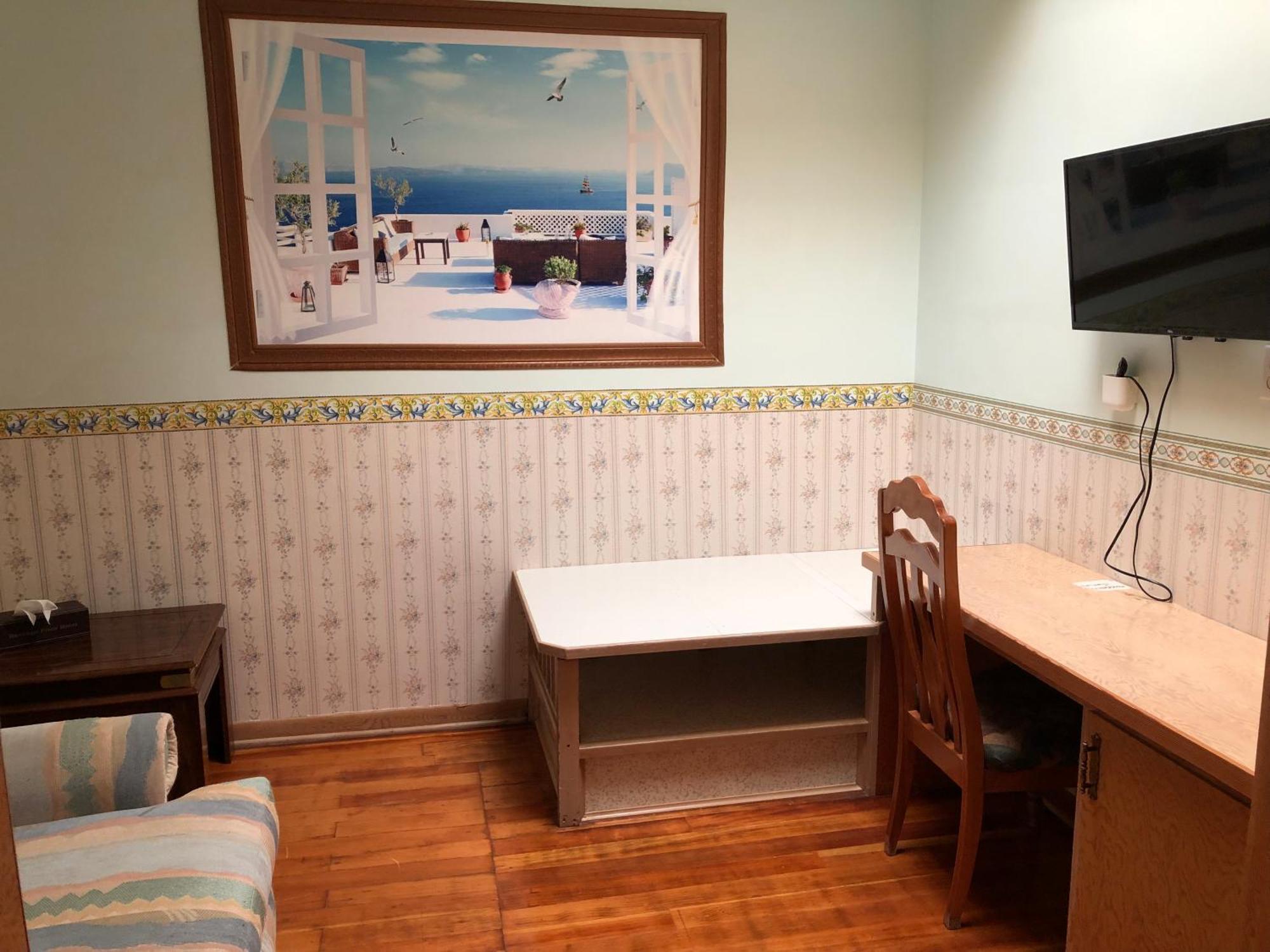 Heritage Place Hotel Gravelbourg Bagian luar foto