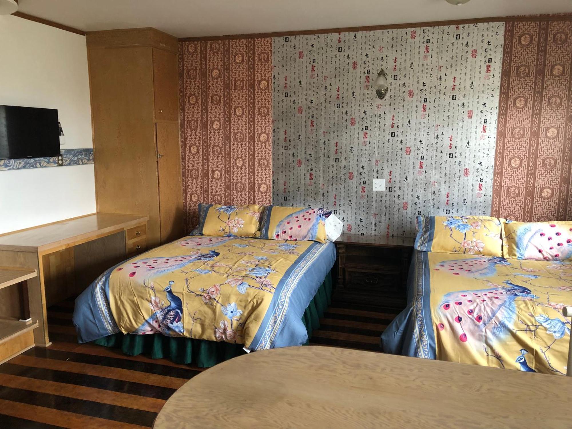 Heritage Place Hotel Gravelbourg Bagian luar foto